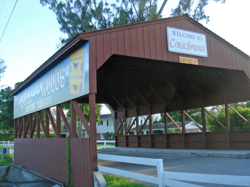 The covered bridge in Coral Springs, Florida (2007).