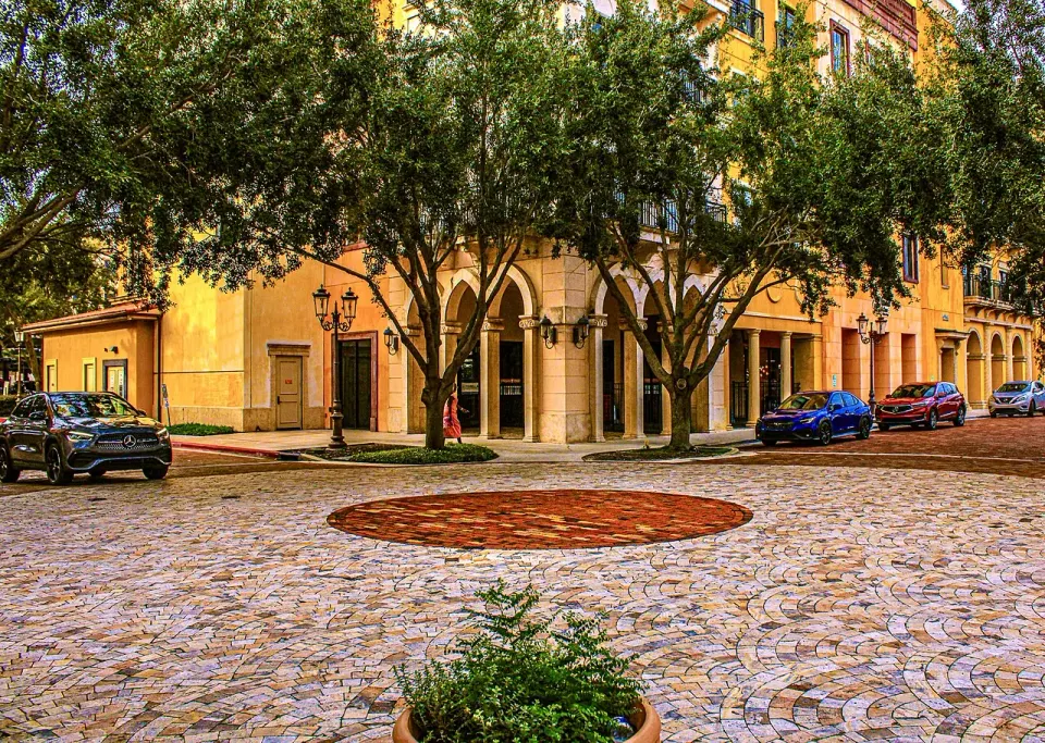 Piazza Grand Avenue in MetroWest, Orlando, Florida (July 2024).